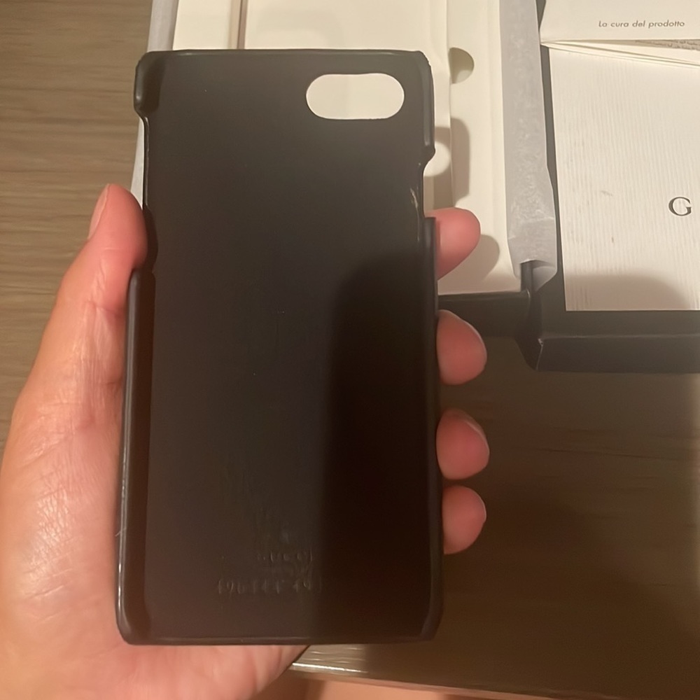 NIB AUTHENTIC GUCCI PHONE CASE​​​​​​ - Picture 6 of 8